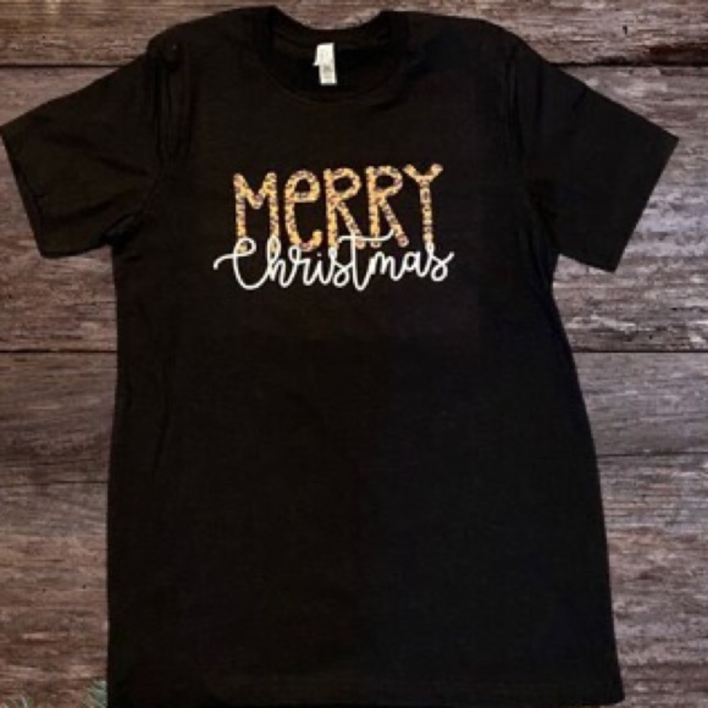 🎄Black Tee with Gold and White Merry Christmas leopard print shirt size medium